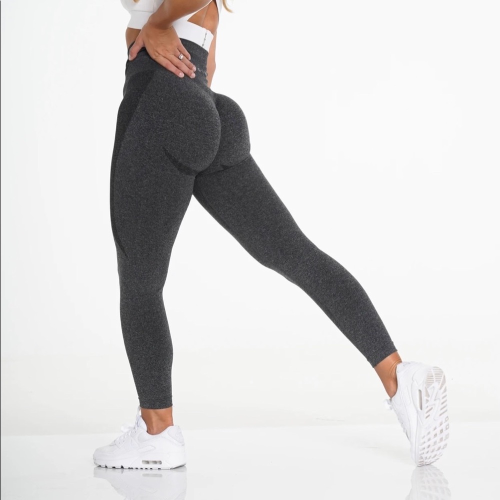 NVGTN Leggings: Color Black Speckled